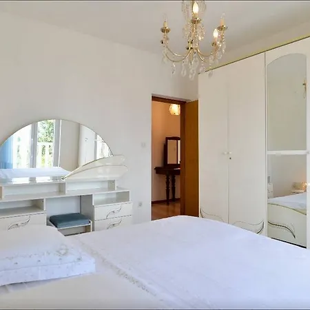 Marius Appartement Postira